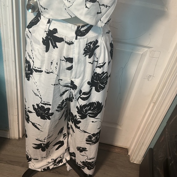 2 pc (white floral) with padded bra - Picture 3 of 9